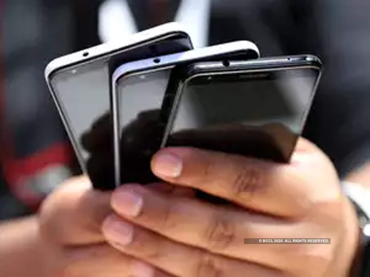 Average selling price of a smartphone in India now Rs 11,500 - Latest News