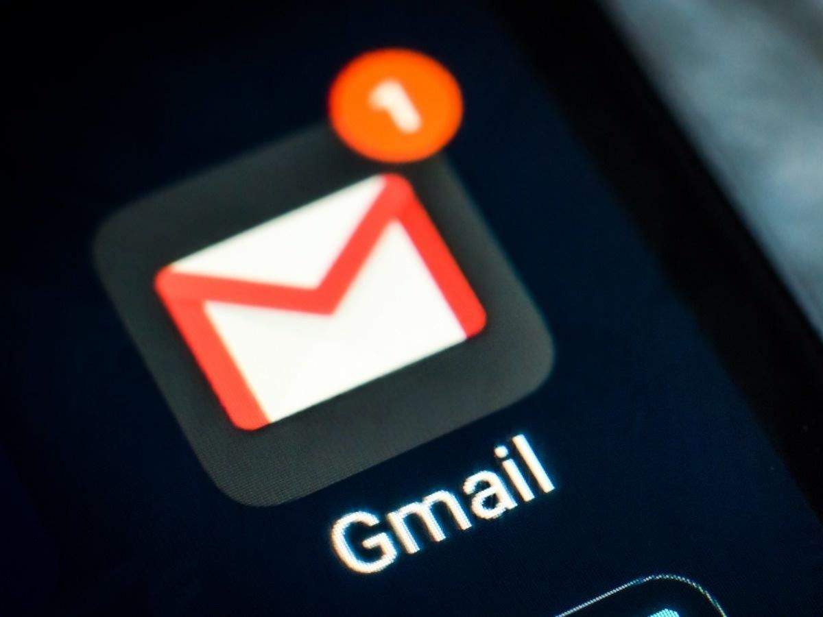 How to pin a chat in Gmail