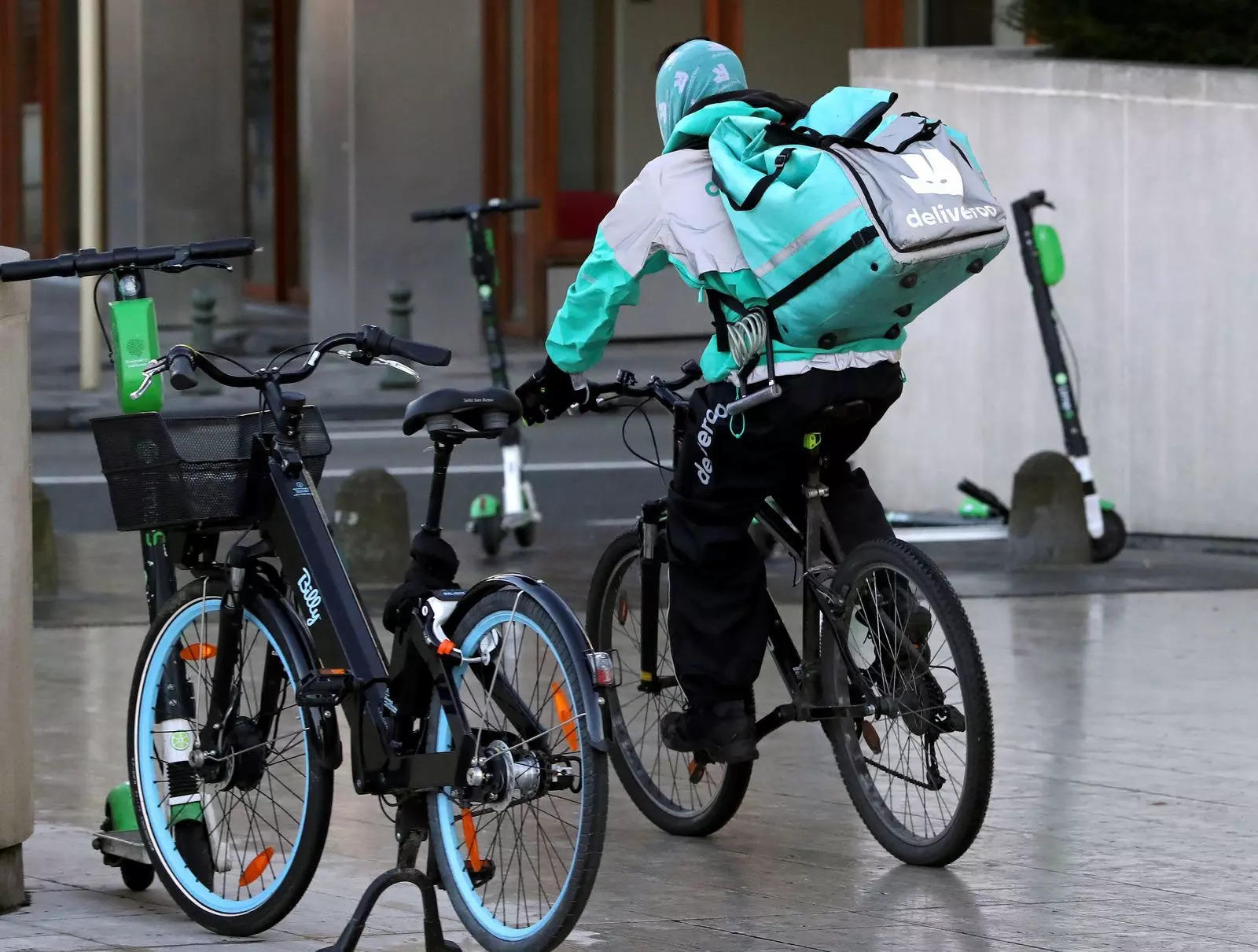 Deliveroo: Deliveroo launches London IPO after business surges in 2020 - Latest News