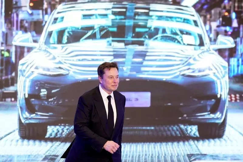 Tesla may release $25,000 electric car without a steering wheel in 2023