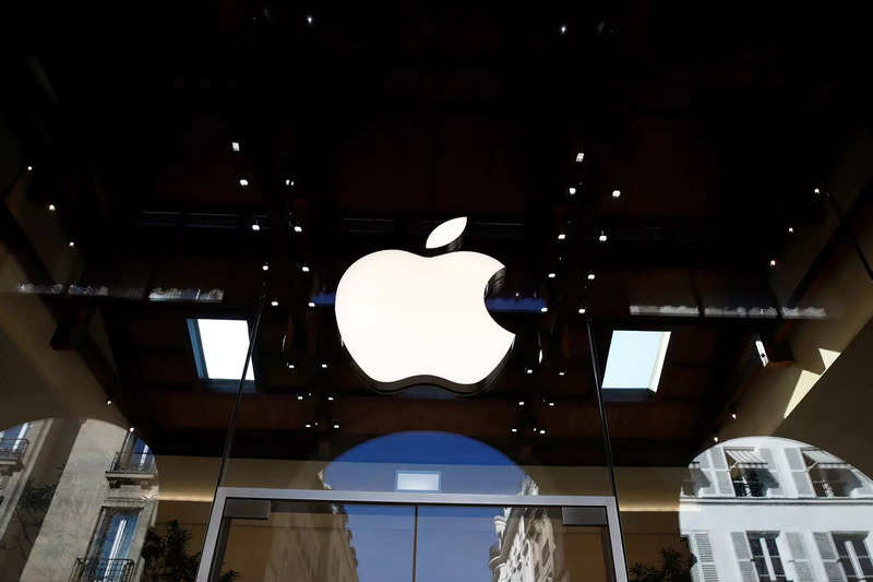 Apple becomes largest smartphone brand in China in October 2021: Report